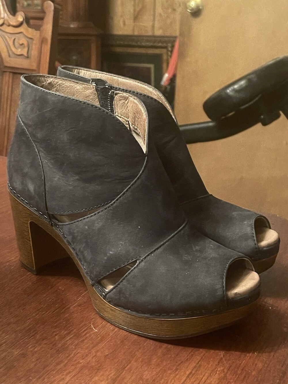 DANSKO Delphina Black Milled Nubuck Peep Toe Platform Clogs Sandals Heels 37/7